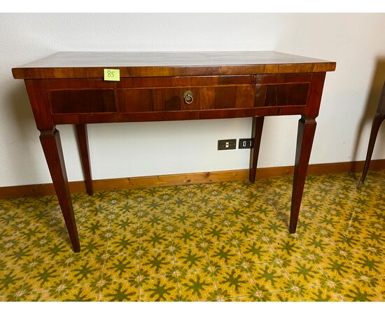 Louis XVI veneered and threaded desk with central drawer - Second half of the 18th century