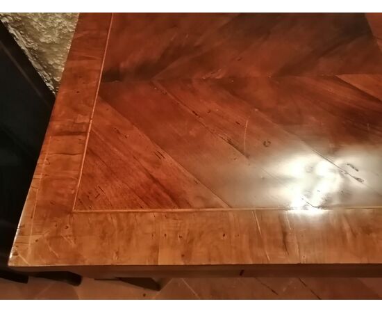 Louis XVI veneered and threaded desk with central drawer - Second half of the 18th century