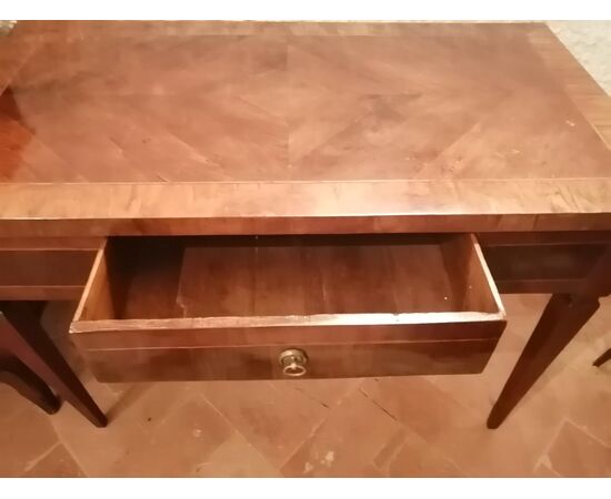 Louis XVI veneered and threaded desk with central drawer - Second half of the 18th century