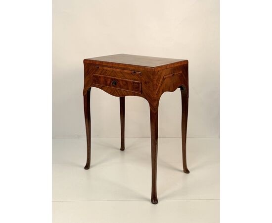 High writing desk veneered in walnut, Veneto region, second half of the 18th century