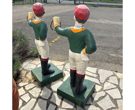 Antica coppia di sculture made in Usa  in ghisa da giardino -Fantini con anello per Cavalli . Mis Altezza cm 125 Larghezza cm 70