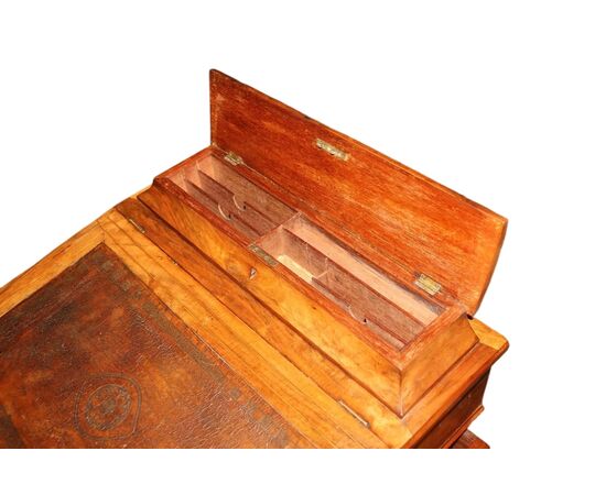 English Davenport writing desk from the 1800s with Victorian inlays