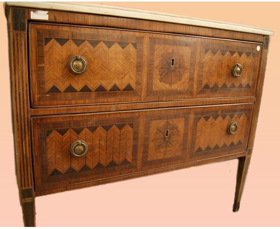 Antique Italian chest of drawers from the 1800s, Louis XVI style, richly inlaid.