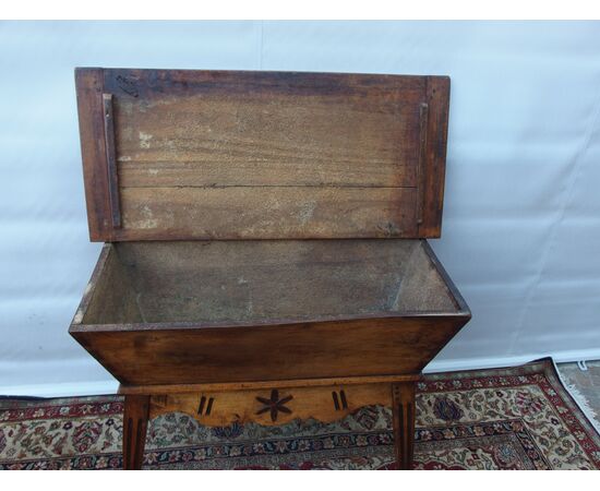 SMALL WALNUT CUPBOARD IN LOUIS XVI STYLE, EARLY 1800S cm 116xP53xH84