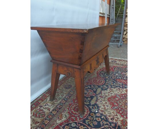 SMALL WALNUT CUPBOARD IN LOUIS XVI STYLE, EARLY 1800S cm 116xP53xH84