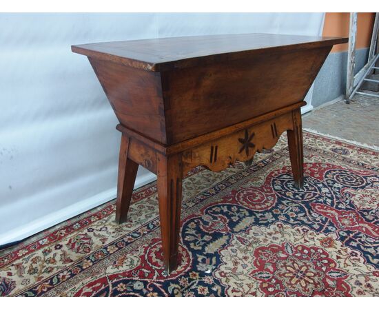 SMALL WALNUT CUPBOARD IN LOUIS XVI STYLE, EARLY 1800S cm 116xP53xH84