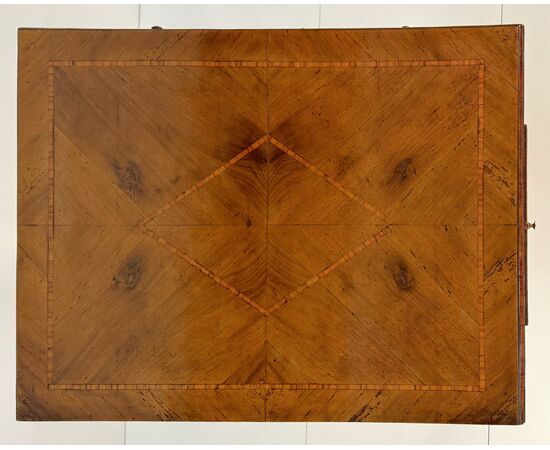 High writing desk veneered in walnut, Veneto region, second half of the 18th century