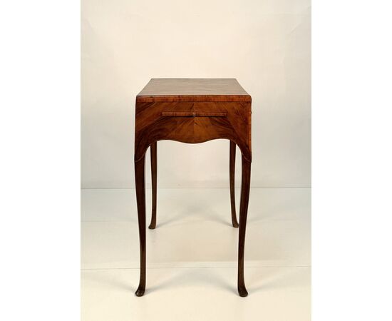 High writing desk veneered in walnut, Veneto region, second half of the 18th century