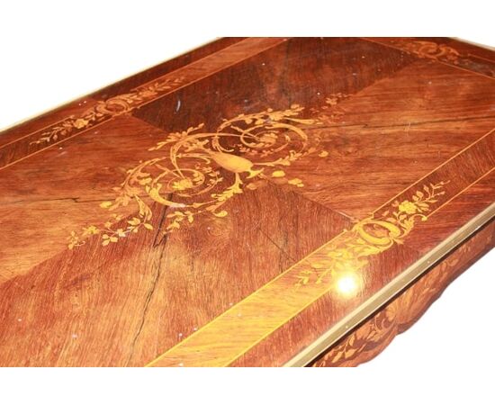 French Louis XV style desk from the 1800s with bronzes and rich marquetry motifs