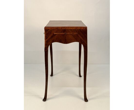High writing desk veneered in walnut, Veneto region, second half of the 18th century