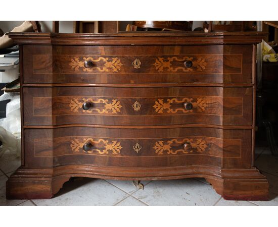 18th-century chest of drawers with 3 inlaid drawers, serpentine front and antique locks