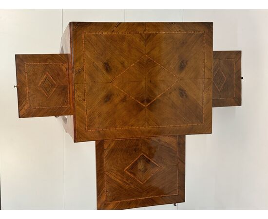 High writing desk veneered in walnut, Veneto region, second half of the 18th century