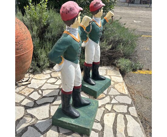 Antica coppia di sculture made in Usa  in ghisa da giardino -Fantini con anello per Cavalli . Mis Altezza cm 125 Larghezza cm 70