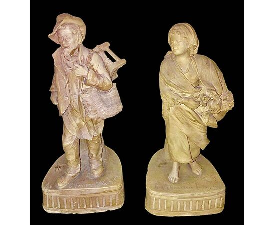 Coppia di sculture in terracotta raffigurante contadini.Firma Cav.G.Vaccaro.(1807-1889)Caltagirone.