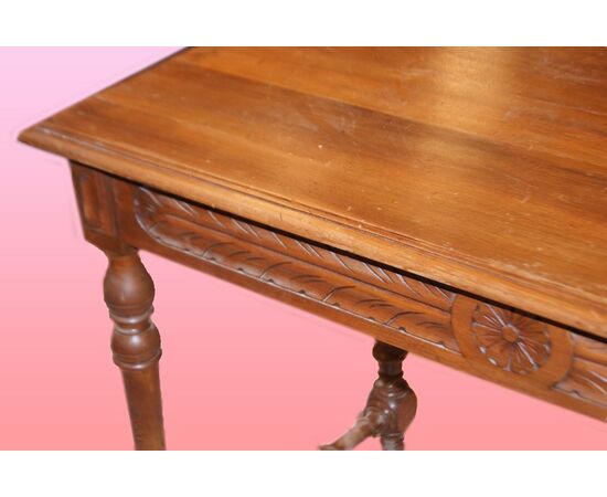 French desk from the 1800s with a turned base