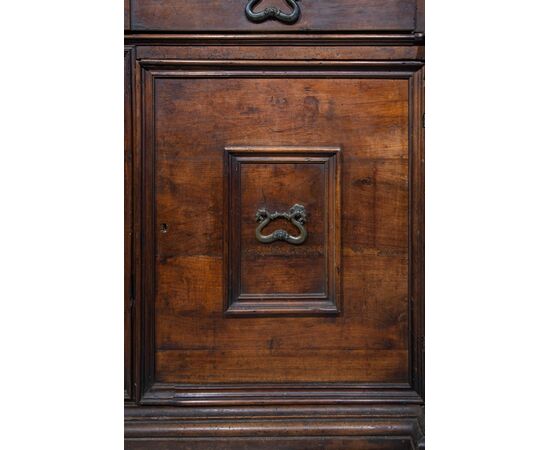 Credenza del '600 in noce  - restauri