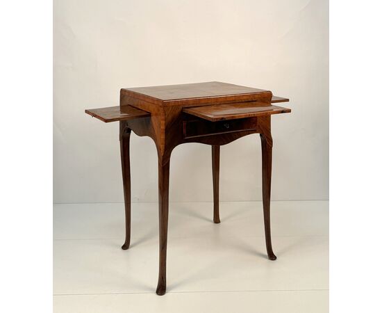 High writing desk veneered in walnut, Veneto region, second half of the 18th century