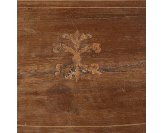 18th-century chest of drawers with 3 inlaid drawers, serpentine front and antique locks
