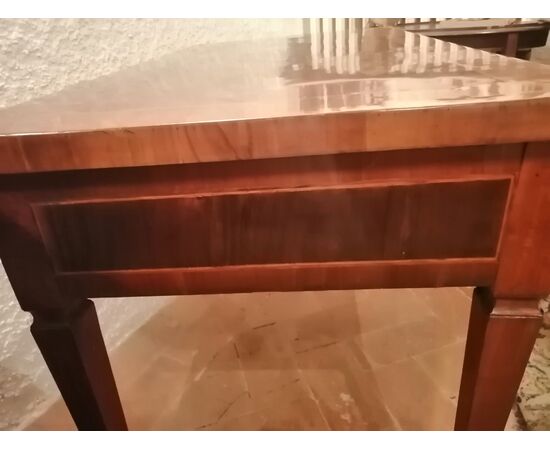 Louis XVI veneered and threaded desk with central drawer - Second half of the 18th century