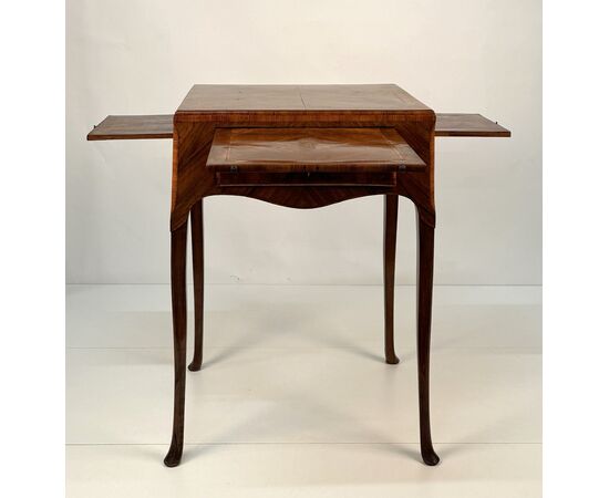 High writing desk veneered in walnut, Veneto region, second half of the 18th century