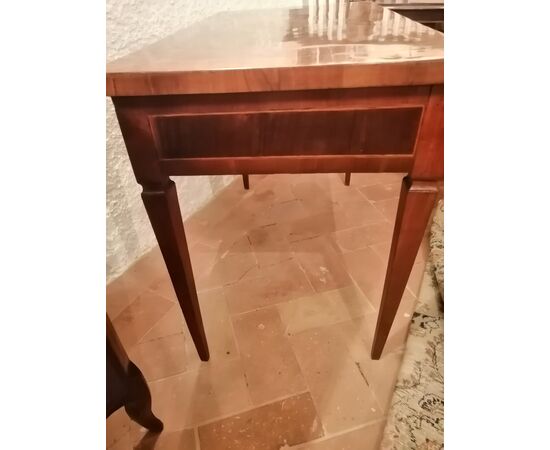 Louis XVI veneered and threaded desk with central drawer - Second half of the 18th century