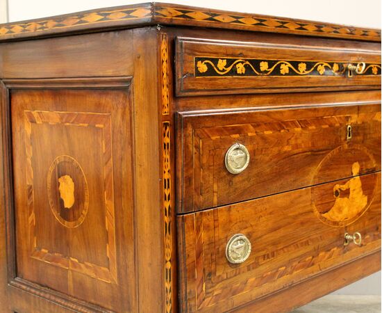 Antique inlaid walnut Louis XVI chest of drawers - Italy 18th century