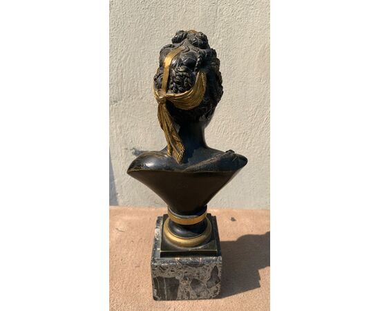 Small bronze ornament - Bust of woman. Italy, early 19th century.