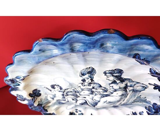 Coppia di piatti in ceramica dipinti