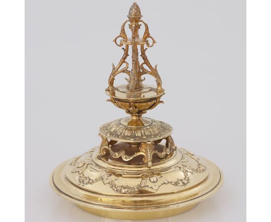 Queen Victoria vermeil sterling silver lidded cup, Goldsmiths & Silversmiths Co Ltd, London, 1899