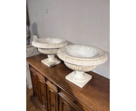 PAIR OF WHITE MARBLE BOWLS, 18TH CENTURY