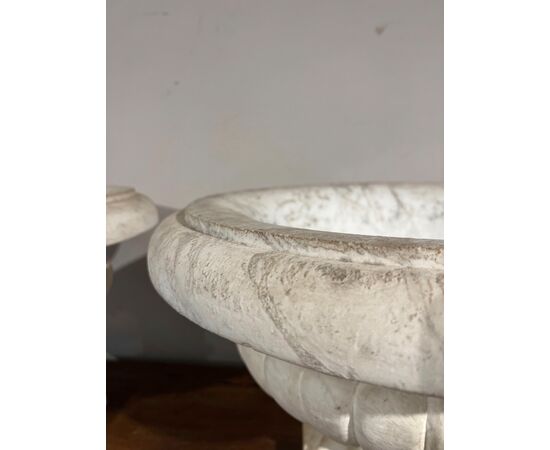 PAIR OF WHITE MARBLE BOWLS, 18TH CENTURY