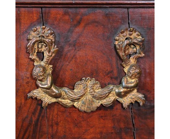 Walnut wood canterano with opening top, twisted columns, Papal State, second half of the 16th century