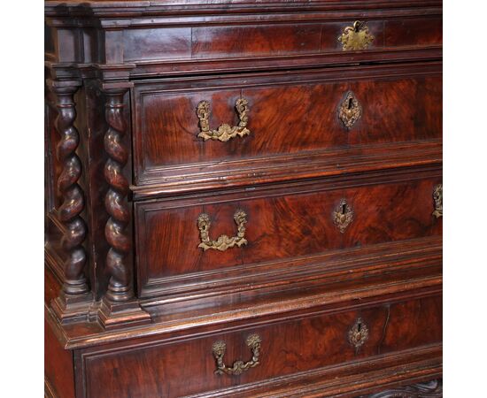 Walnut wood canterano with opening top, twisted columns, Papal State, second half of the 16th century