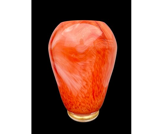 Cased glass vase with lattimo variegations and gold leaf. Barovier & Toso manufacture. Murano.