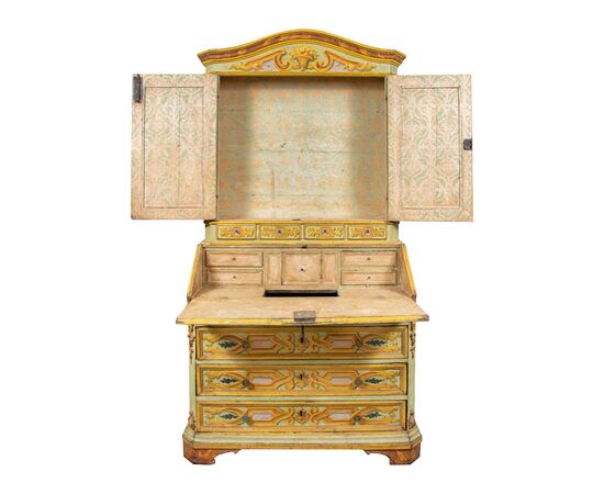 Two-body trumeau in lacquered and painted wood. Rome, 18th century.