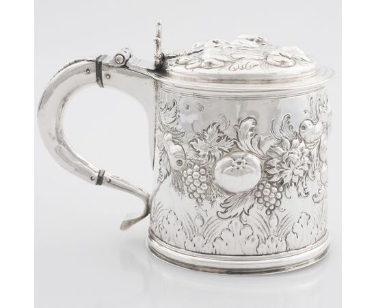 Charles II sterling silver tankard, silversmith WS, London, 1676?