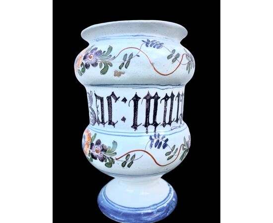 Maiolica 'bobbin' albarello with floral decoration. Manardi manufacture. Bassano.