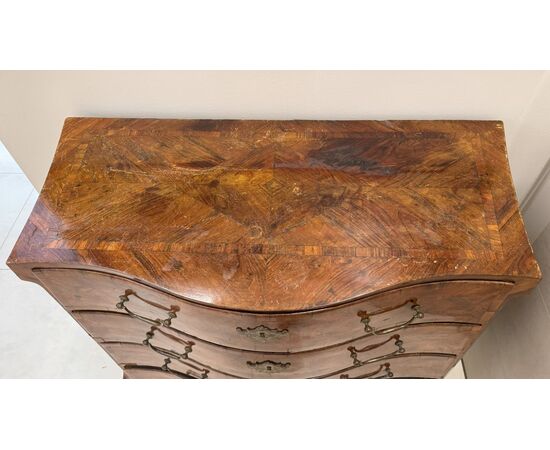 Rosewood veneered chest of drawers, Sicily, mid-18th century