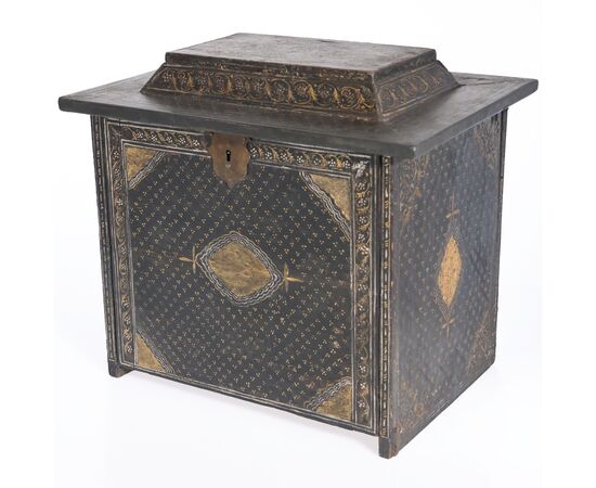 Ebonized wood coffer decorated in damascene style with mother-of-pearl inlays, Venice, 16th century.