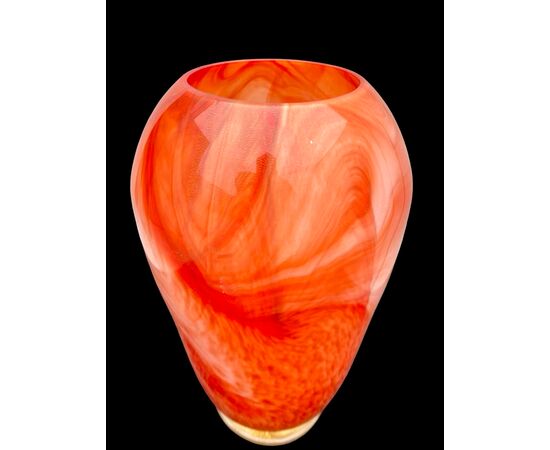 Cased glass vase with lattimo variegations and gold leaf. Barovier & Toso manufacture. Murano.