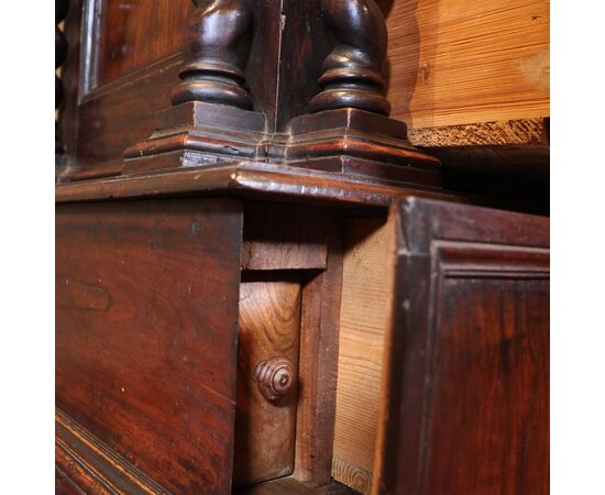 Walnut wood canterano with opening top, twisted columns, Papal State, second half of the 16th century