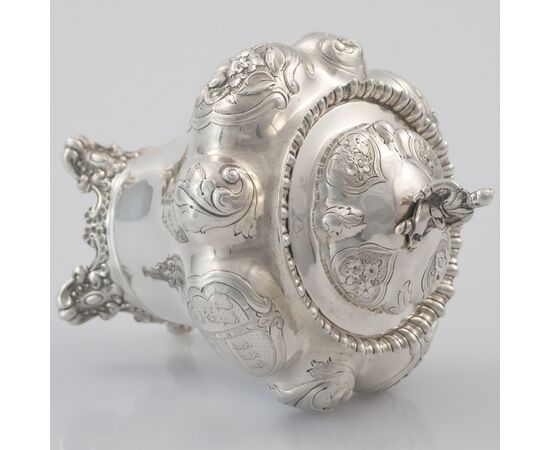 Coppia di zuccheriere con coperchi in argento sterling Regina Vittoria, J E Terrey & Co (John Edward Terry), Londra, 1840