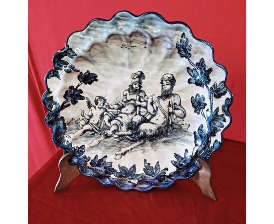 Coppia di piatti in ceramica dipinti