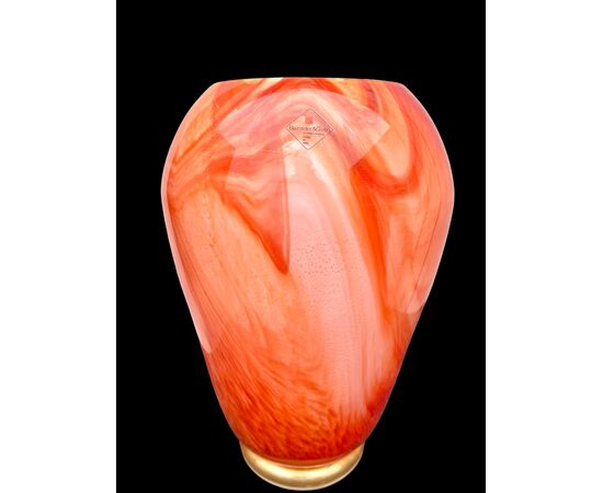 Cased glass vase with lattimo variegations and gold leaf. Barovier & Toso manufacture. Murano.