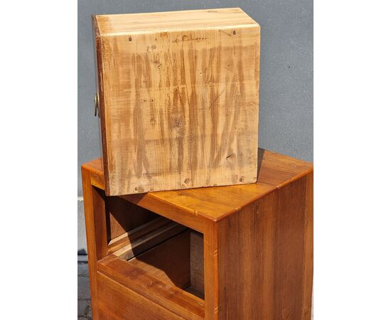 Pair of Venetian walnut bedside tables, Directory period (early 19th century)