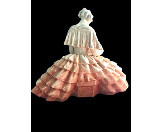 Scultura in ceramica raffigurante madre che allatta bimbo.Manifattura di Guido Cacciapuoti.