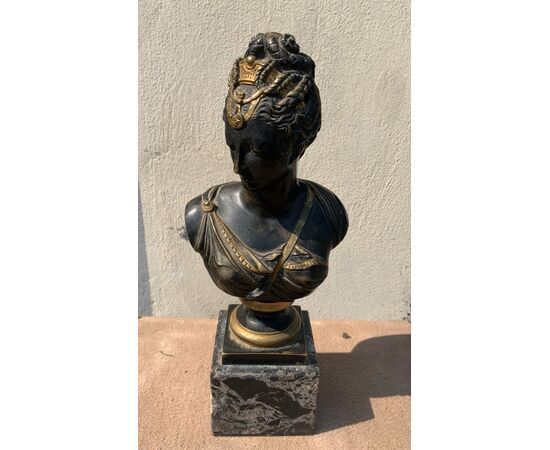 Small bronze ornament - Bust of woman. Italy, early 19th century.