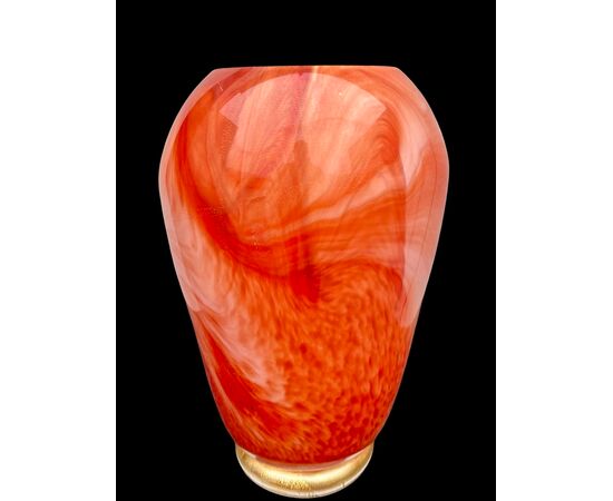 Cased glass vase with lattimo variegations and gold leaf. Barovier & Toso manufacture. Murano.