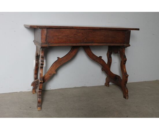 Antique Fratina writing desk, mid-1700s, solid walnut. Piedmont, 18th century. Dimensions: 116 x 50 cm.