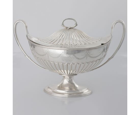 George III sterling silver soup tureen and lid, Paul Storr, London, 1813